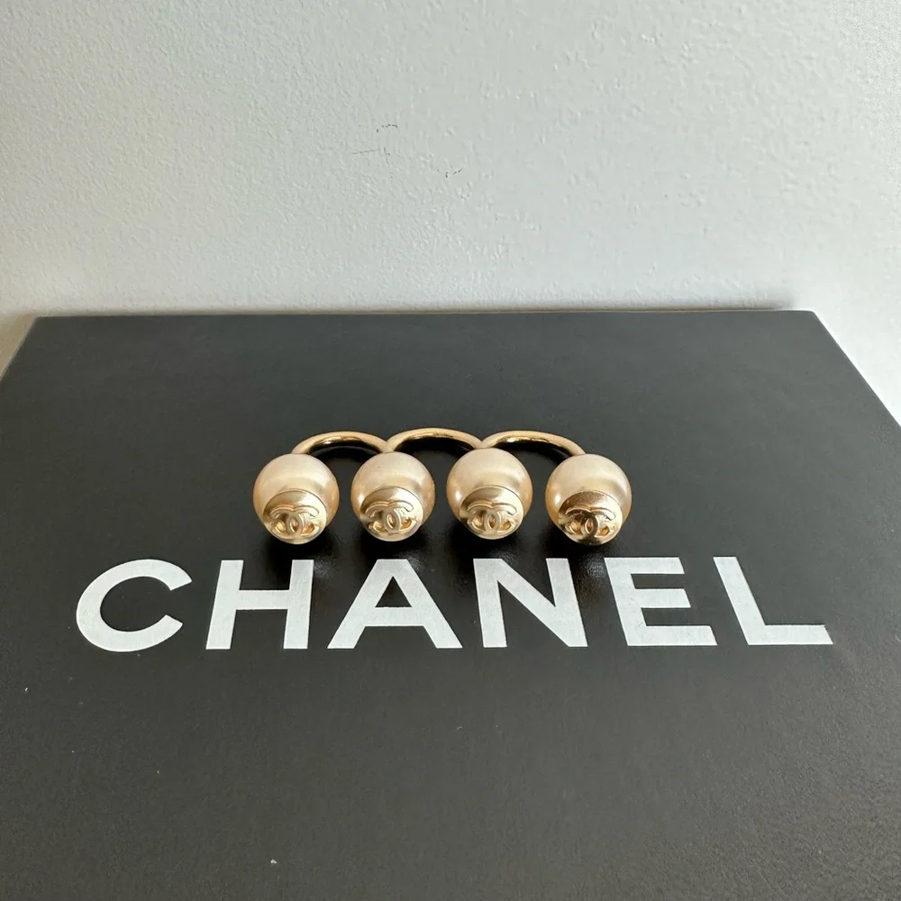 CHANEL ring gold